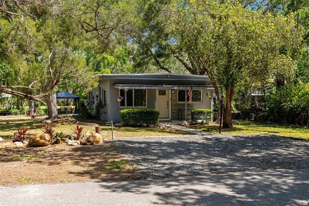 Backyard, Exterior, Facade, Ranch