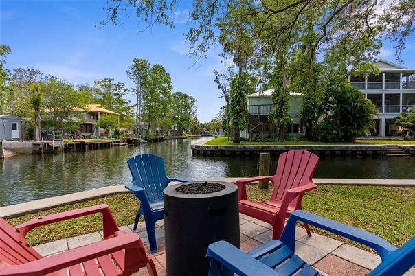Exterior, Lake