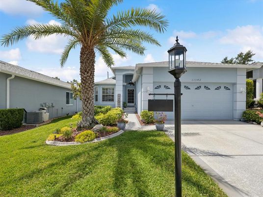 Attached, Exterior, Facade, Ranch