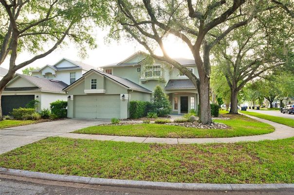 Attached, Exterior, Facade, American Craftsman