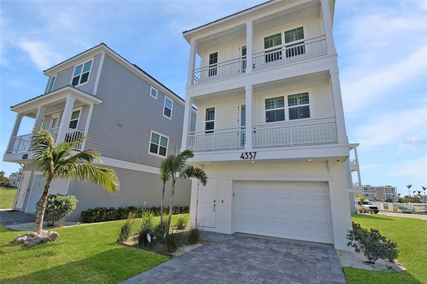 Attached, Exterior, Facade, Rowhouse
