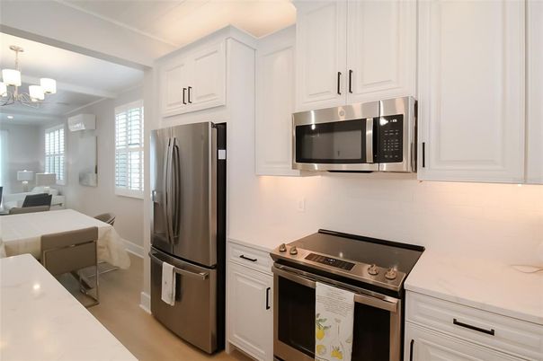 Chandelier, Dining room, Interior, Kitchen, Stainless Steel Appliances, Wood Texture Flooring