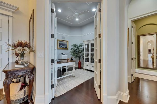 Interior, Recessed Lighting, Wood Texture Flooring