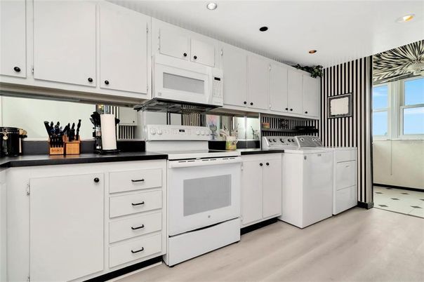 Interior, Kitchen, Recessed Lighting, Washer