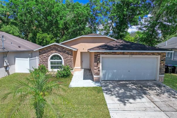 Attached, Exterior, Facade, Brick Facade, Ranch