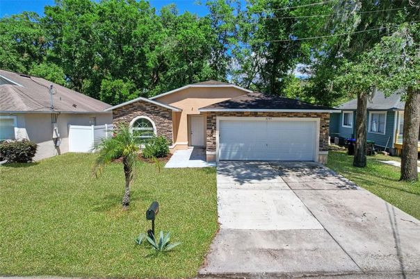 Attached, Exterior, Facade, Ranch