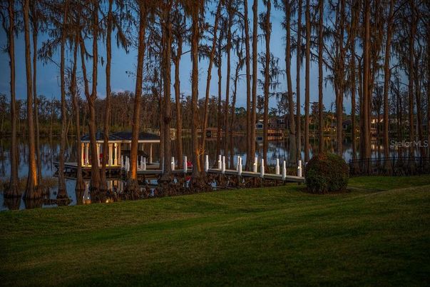 Exterior, Lake