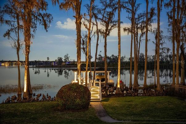 Exterior, Lake