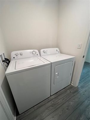 Interior, Washer, Wood Texture Flooring