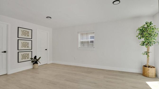 Empty room, Interior, Recessed Lighting, Wood Texture Flooring