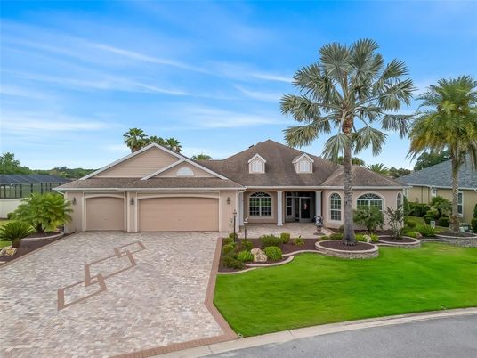 Attached, Exterior, Facade, Ranch