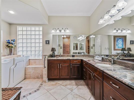 Bathroom, Dual Sink Vanities, Interior, Recessed Lighting