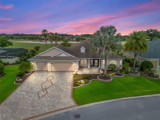 Attached, Exterior, Facade, Ranch