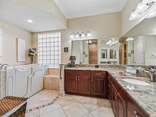Bathroom, Dual Sink Vanities, Interior, Recessed Lighting