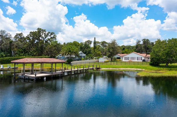 Exterior, Lake