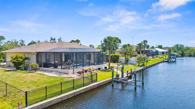 Exterior, Lake