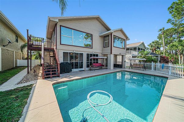 Exterior, Pool
