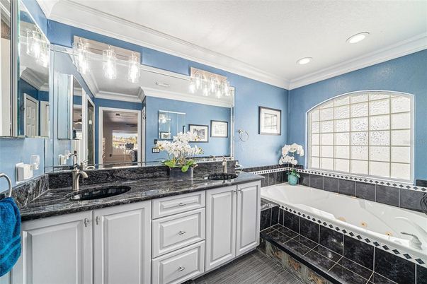 Bathroom, Dual Sink Vanities, Interior, Recessed Lighting
