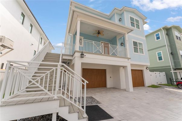 Attached, Exterior, Facade, Rowhouse