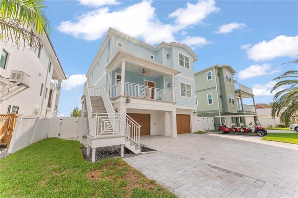 Attached, Exterior, Facade, Rowhouse