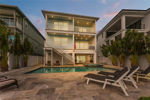 Exterior, Pool