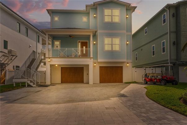 Attached, Exterior, Facade, Rowhouse