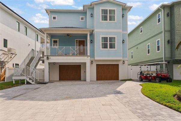 Attached, Exterior, Facade, Rowhouse