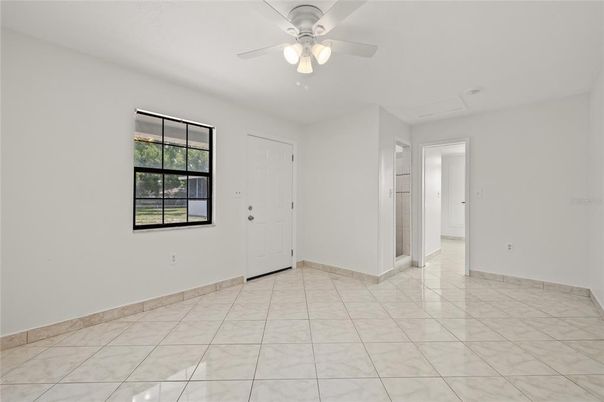 Empty room, Interior