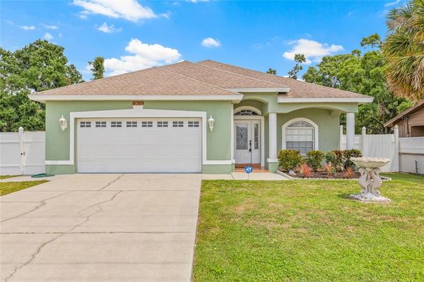 Attached, Exterior, Facade, Ranch