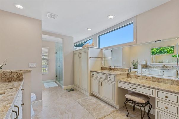 Bathroom, Dual Sink Vanities, Interior, Recessed Lighting