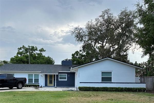 Backyard, Exterior, Facade, Ranch
