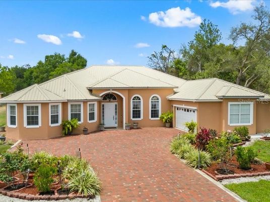Attached, Exterior, Facade, Ranch