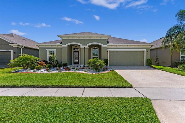 Attached, Exterior, Facade, Ranch