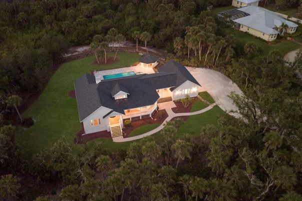 Exterior, Drone