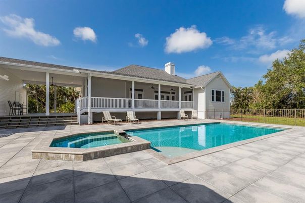 Exterior, Pool