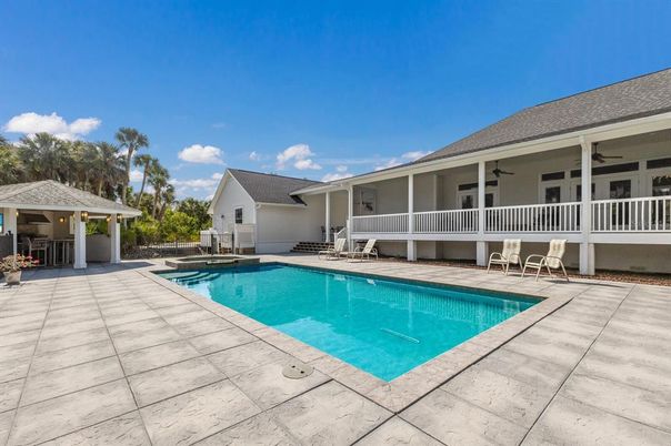 Exterior, Pool