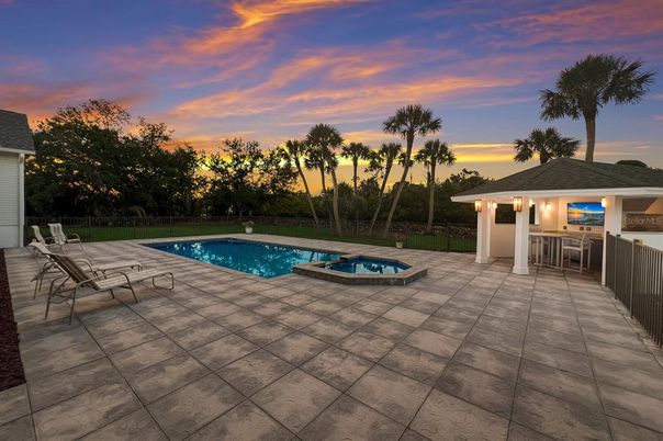 Exterior, Pool
