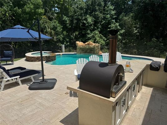 Exterior, Pool