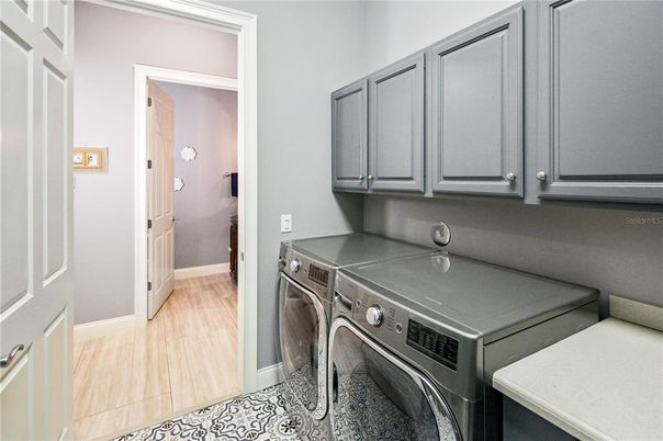 Interior, Washer, Wood Texture Flooring