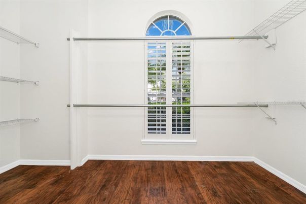 Interior, Walk-in Closets, Wood Texture Flooring