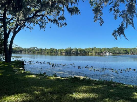 Exterior, Lake