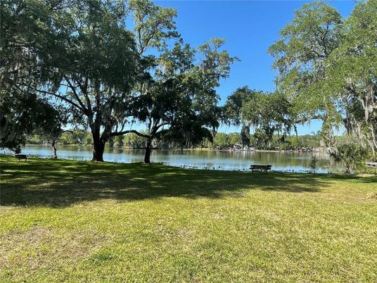 Exterior, Lake