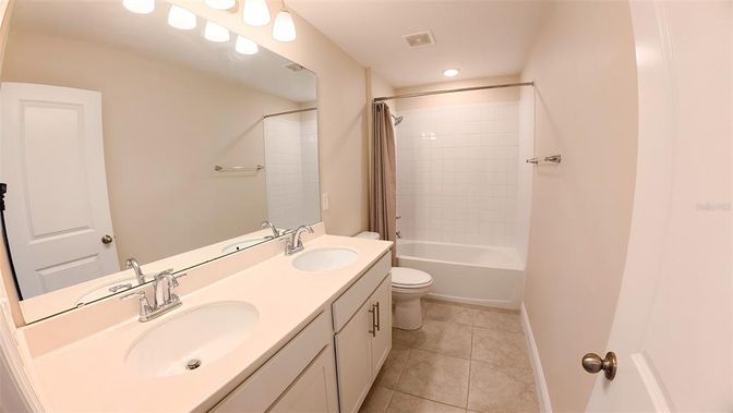 Bathroom, Dual Sink Vanities, Interior, Recessed Lighting