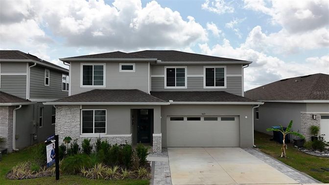 Attached, Exterior, Facade, American Craftsman
