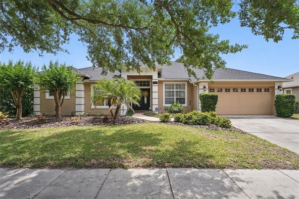 Attached, Exterior, Facade, Ranch