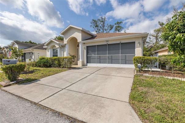 Attached, Exterior, Facade, Ranch