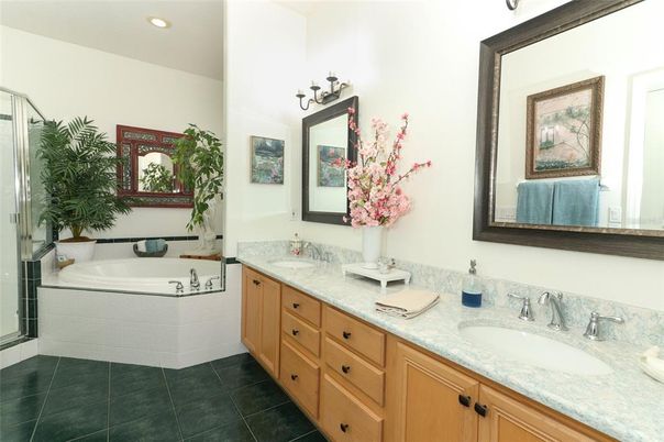 Bathroom, Dual Sink Vanities, Interior, Recessed Lighting