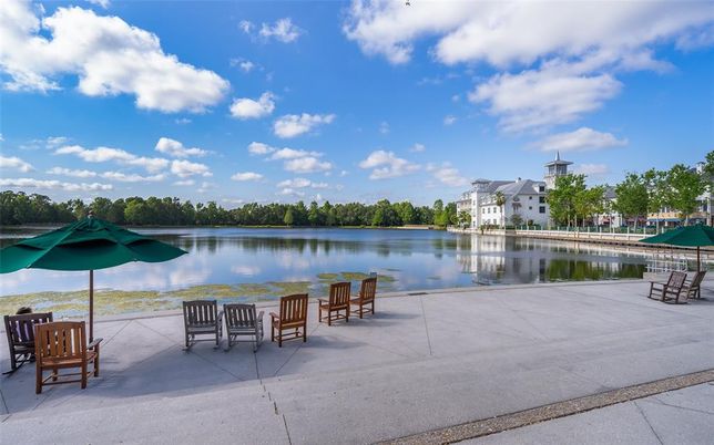 Exterior, Lake