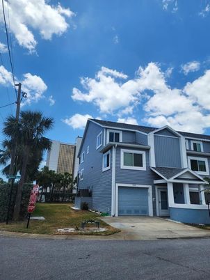 Attached, Exterior, Facade, Rowhouse