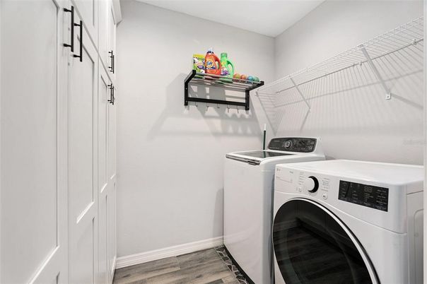 Interior, Washer, Wood Texture Flooring